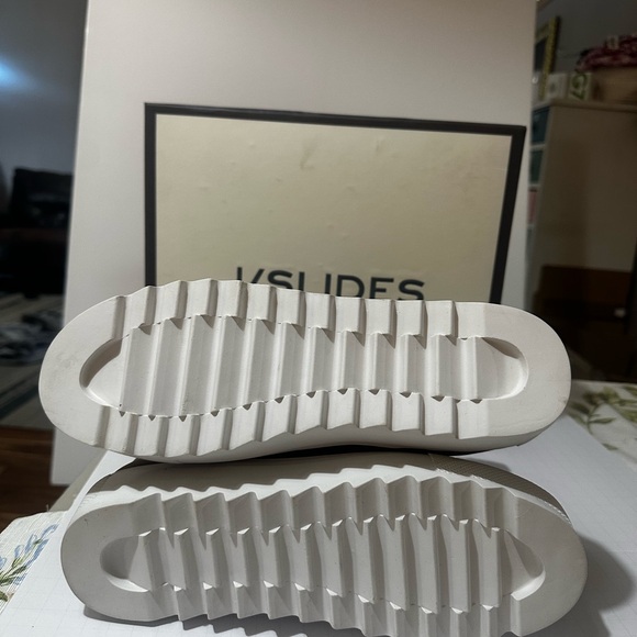 J slides size 8.5 - Picture 2 of 2